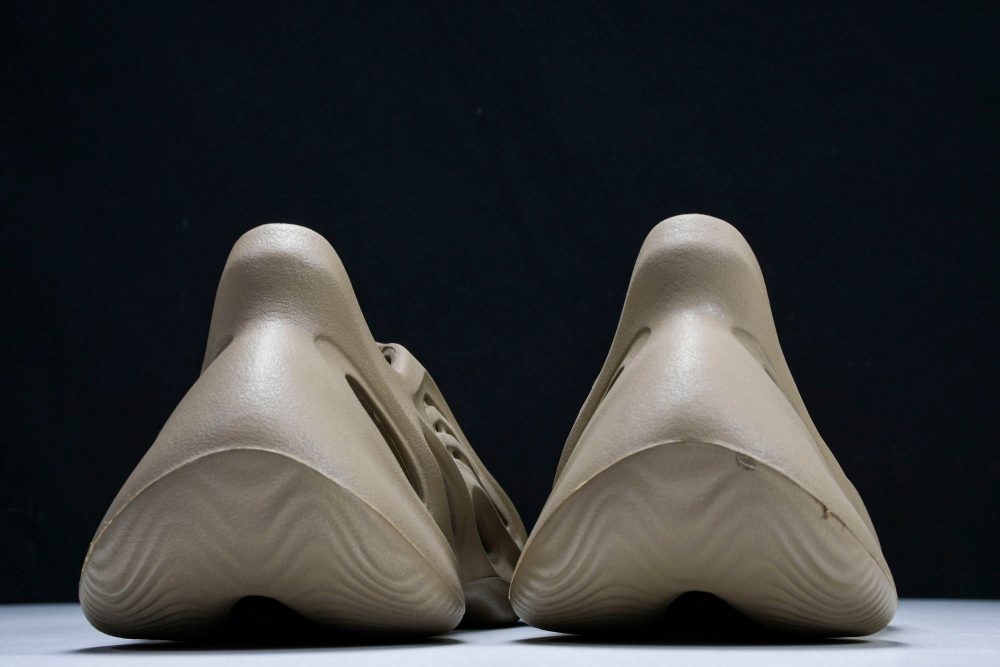 Yzy Foam RNNR 'Mist' - Image 7