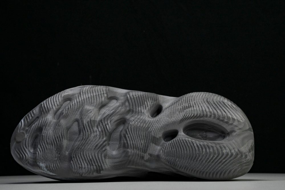 Yzy Foam RNNR 'MX Granite' - Image 5