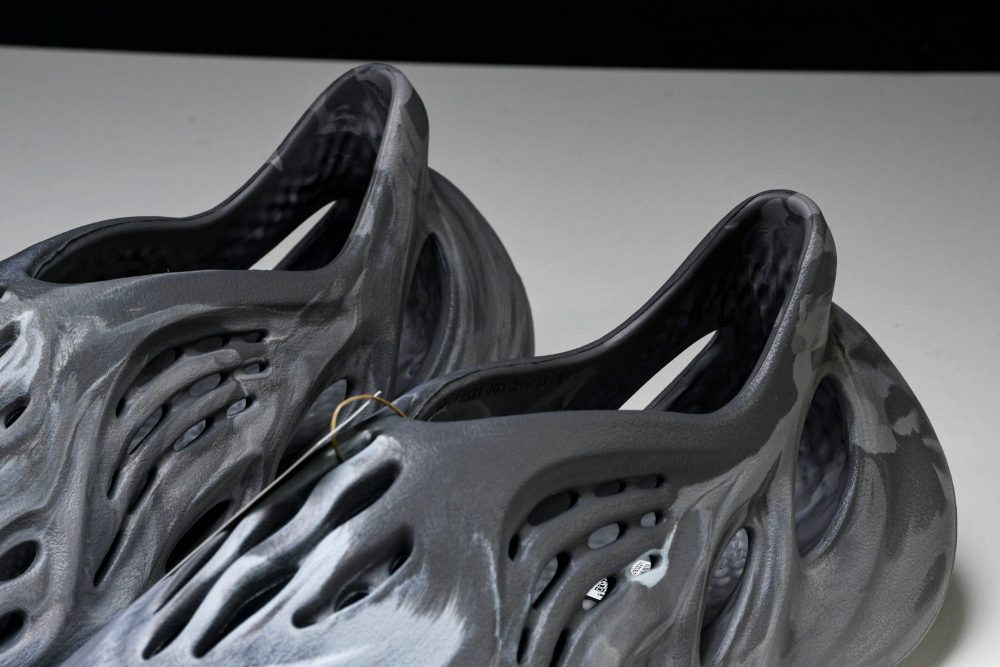 Yzy Foam RNNR 'MX Granite' - Image 15