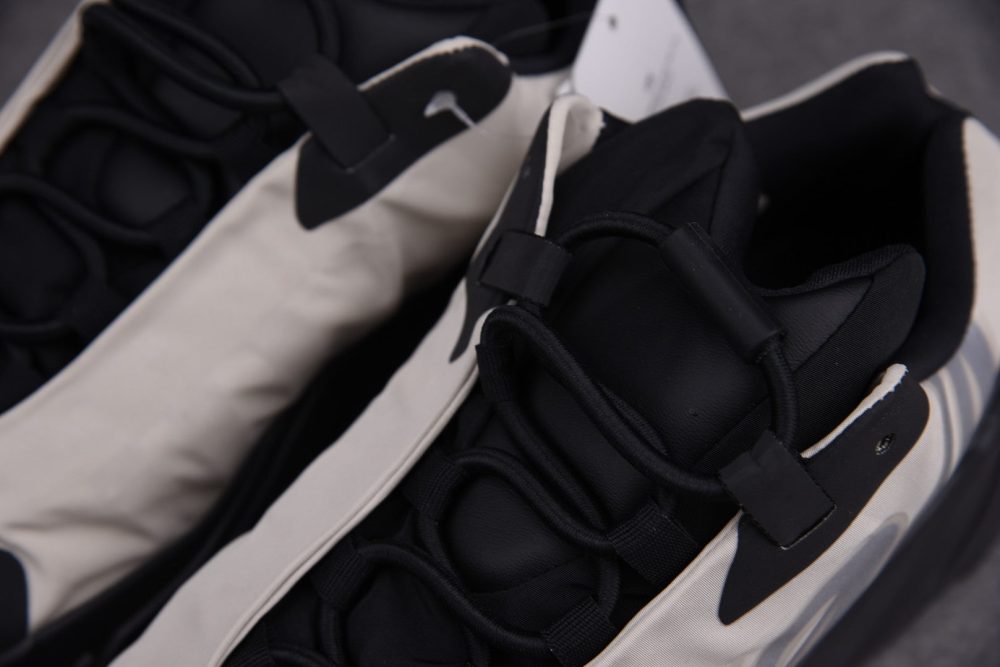 Yzy Boost 700 MNVN Bone - Image 9