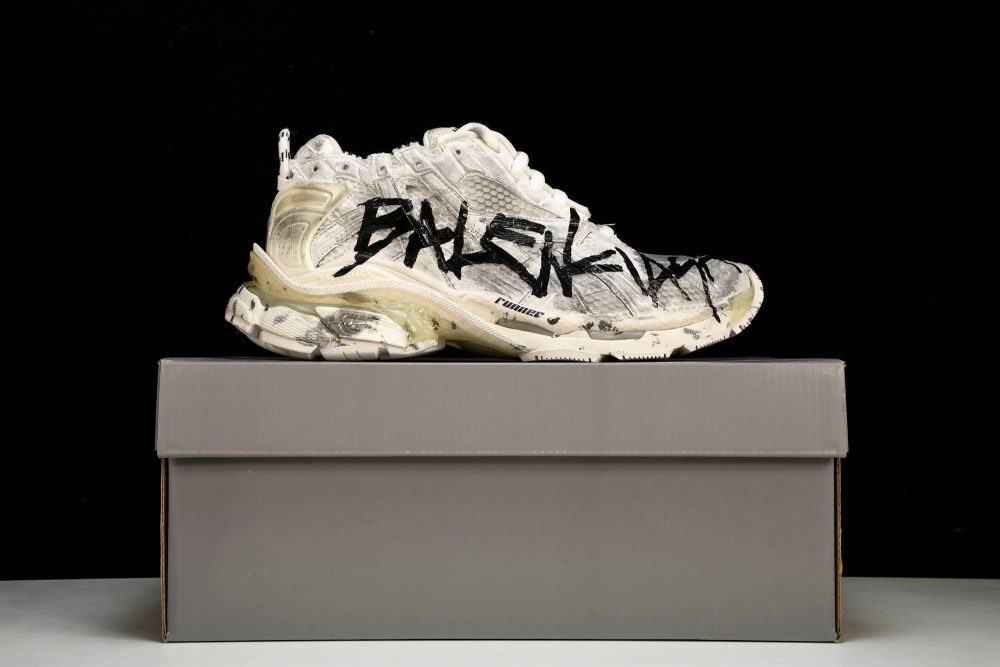 Runner 'White Graffiti' - Image 26