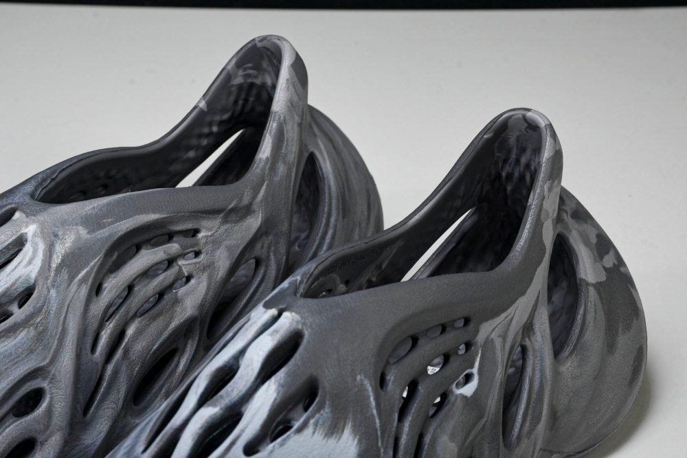 Yzy Foam RNNR 'MX Granite' - Image 13
