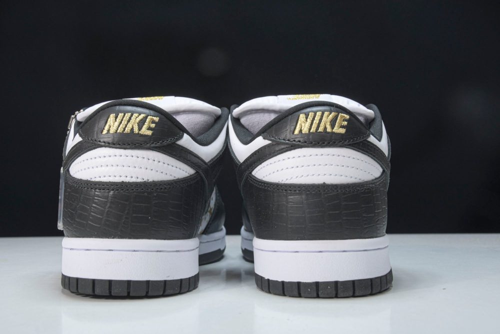 Supreme x SB Dnk Low Stars 'Black' - Image 8