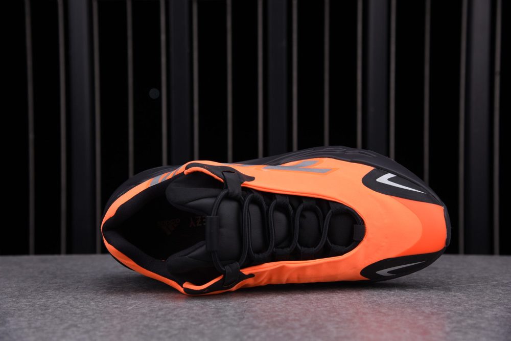 Yzy Boost 700 MNVN Orange - Image 4