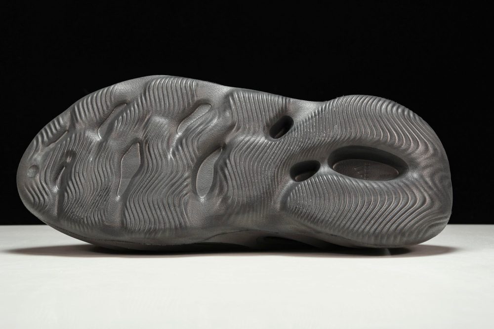 Yzy Foam RNNR 'Onyx' - Image 5