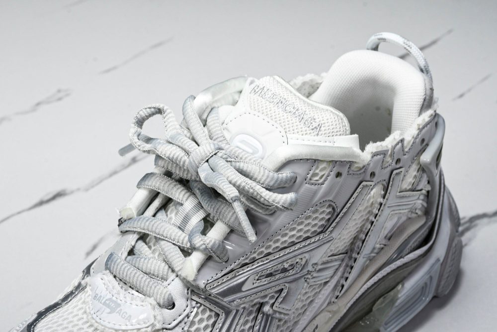 Runner 'White Silver Grey' - Image 10