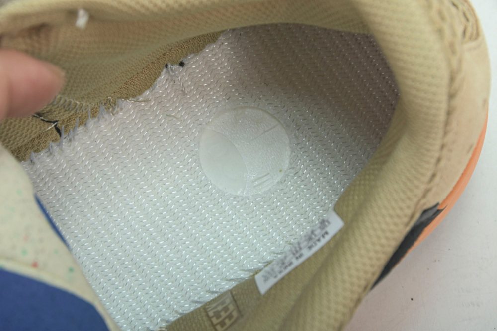 Yzy Boost 700 Enflame Amber - Image 15