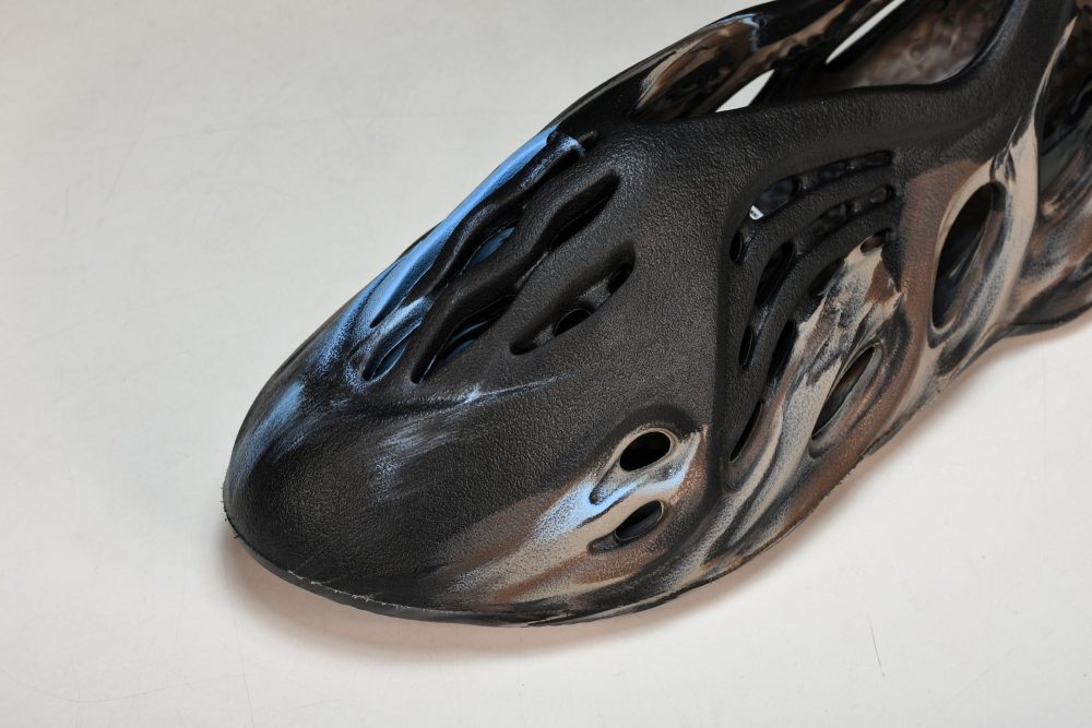 Yzy Foam RNNR 'MX Cinder' - Image 9