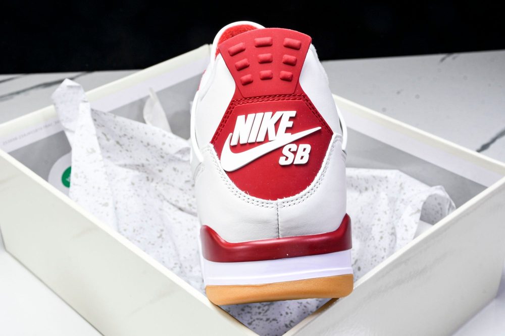 AJ4 Retro SB 'Varsity Red' (Friends & Family) - Image 27