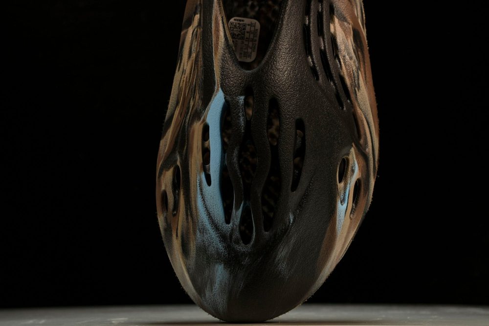 Yzy Foam RNNR 'MX Cinder' - Image 6