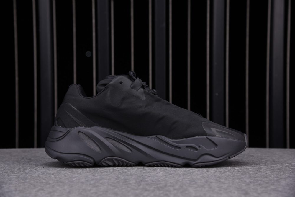 Yzy Boost 700 MNVN Black - Image 3