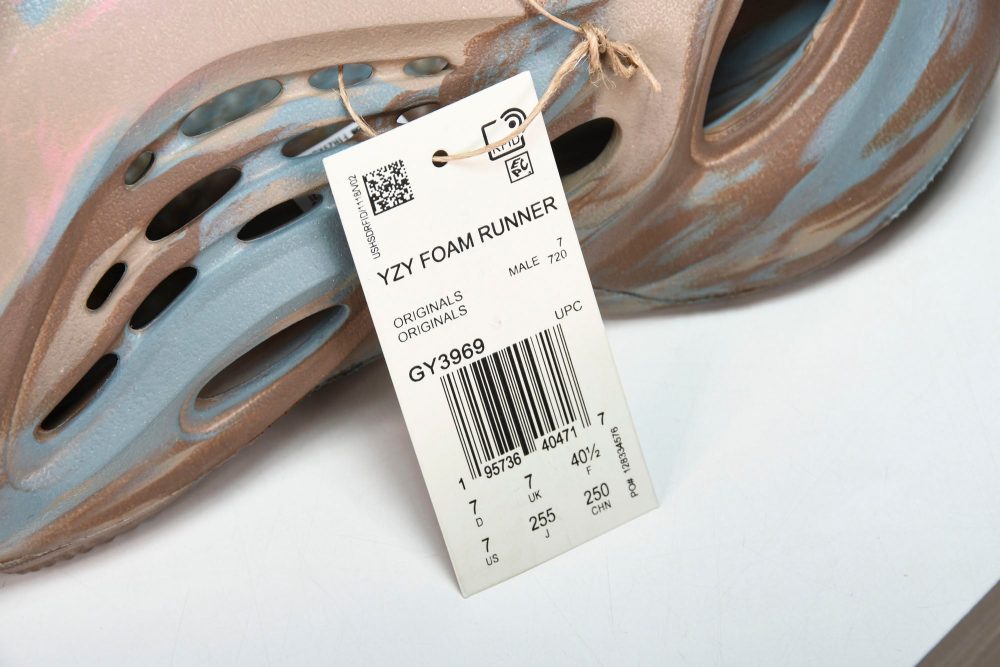 Yzy Foam RNNR 'MX Sand Grey' - Image 9