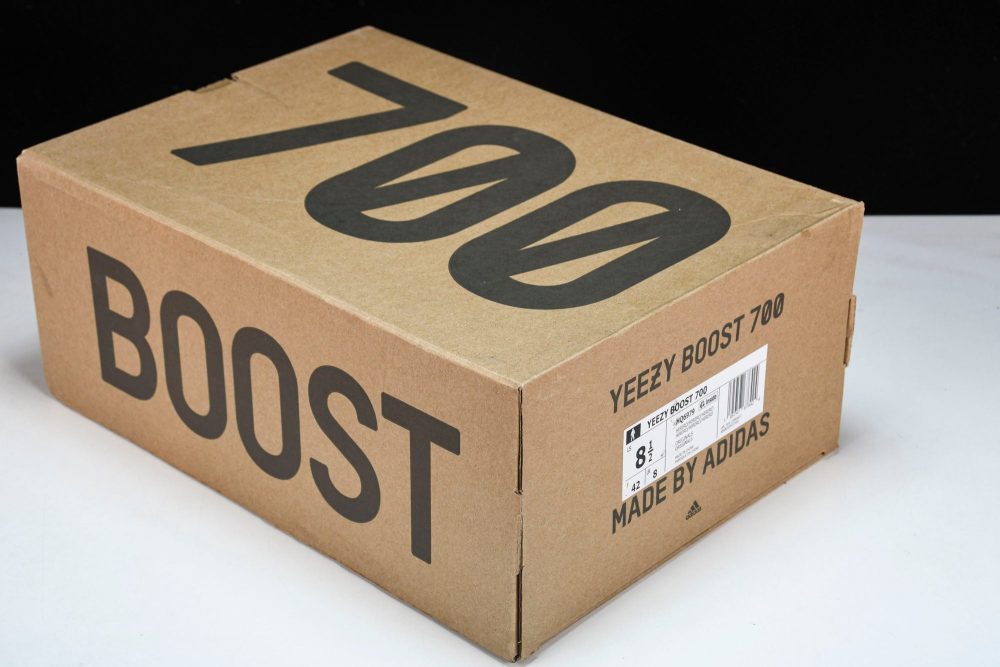 Yzy Boost 700 Hi-Res Red - Image 26