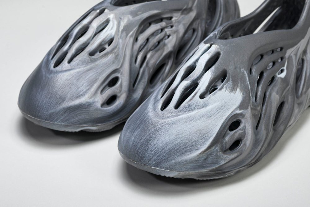 Yzy Foam RNNR 'MX Granite' - Image 12