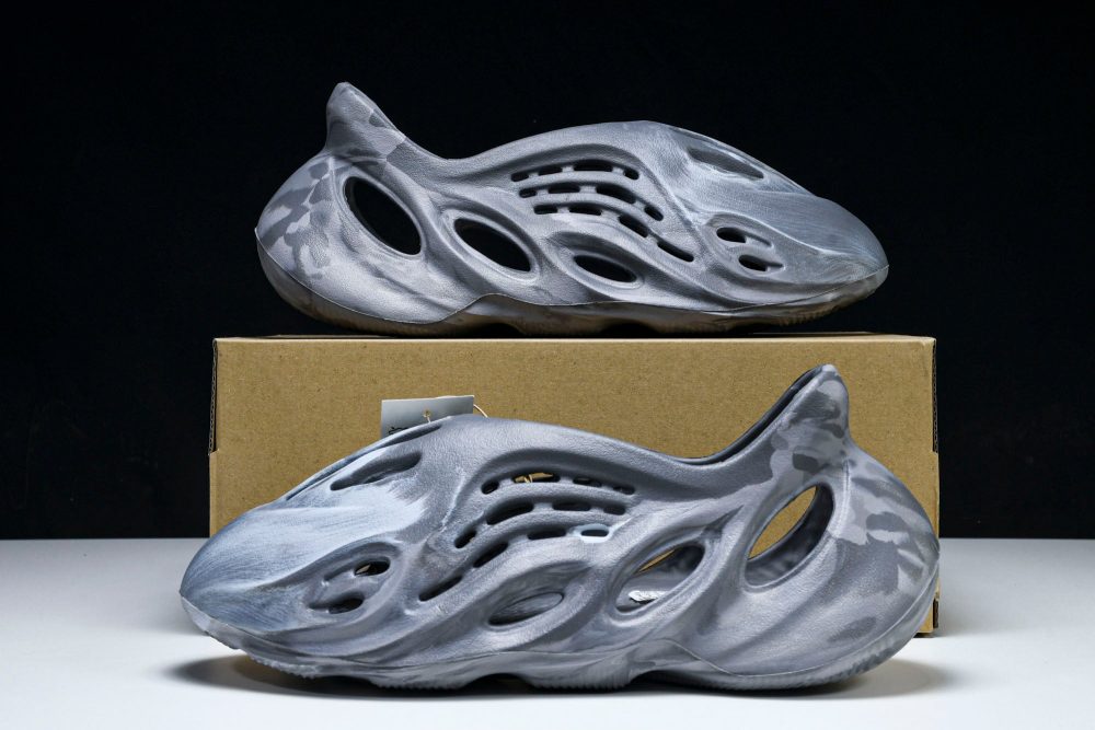 Yzy Foam RNNR 'MX Granite' - Image 20