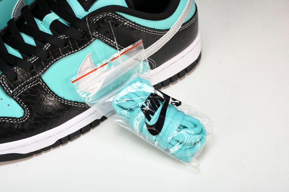 SB Dnk Low x Diamond Supply Co. - Image 9
