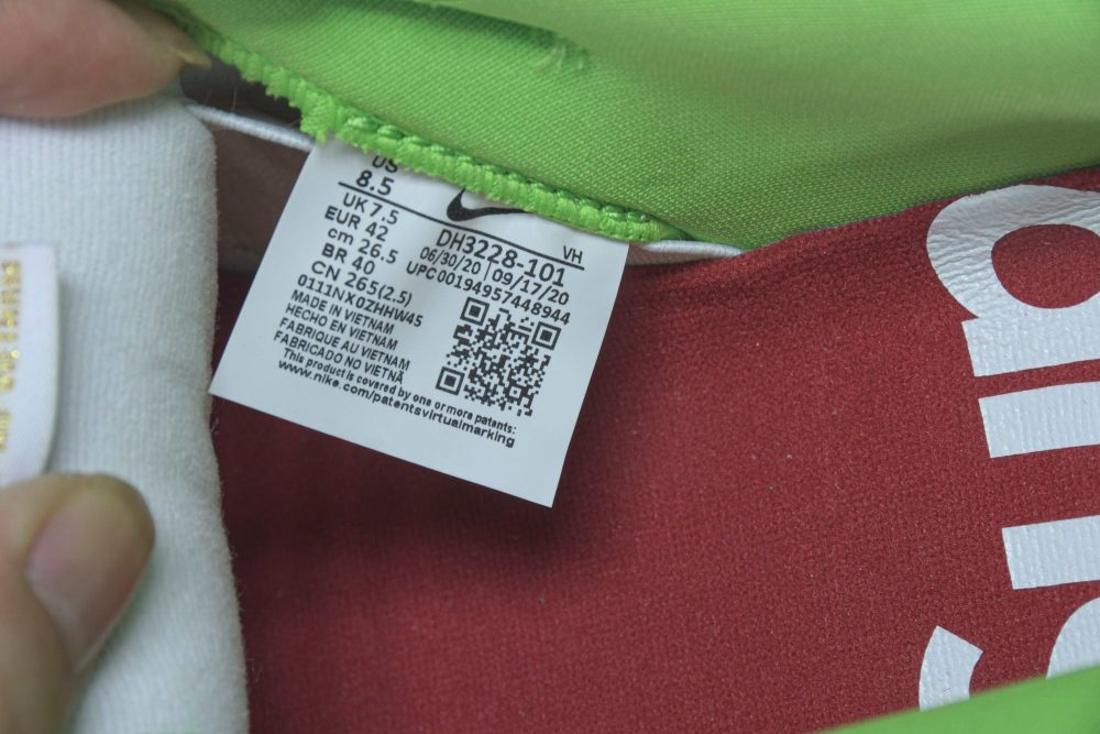 Supreme x SB Dnk Low Stars 'Mean Green' - Image 9
