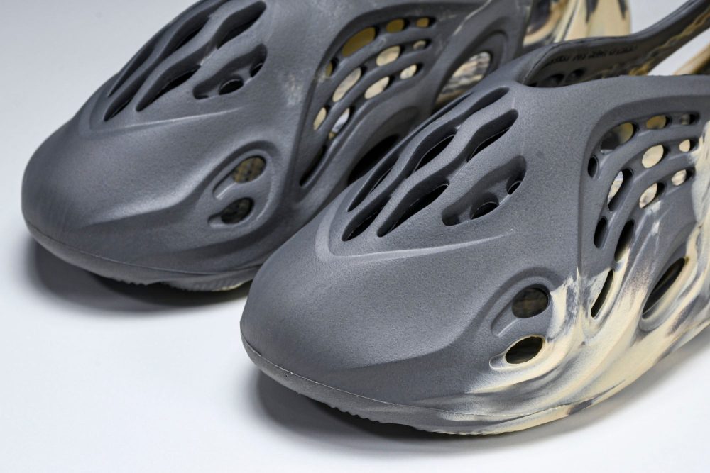 Yzy Foam RNNR 'MX Moon Grey' - Image 13