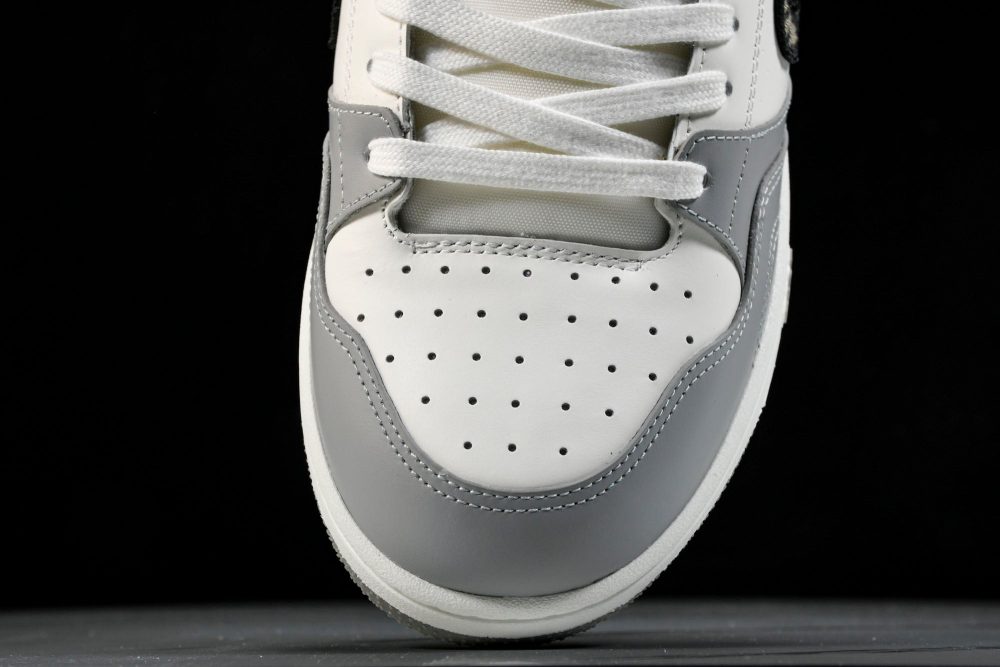 D1or B57 Mid-Top "Grey White' - Image 6