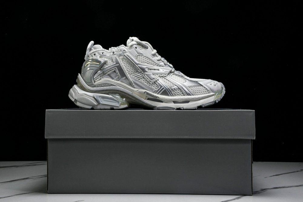 Runner 'White Silver Grey' - Image 25