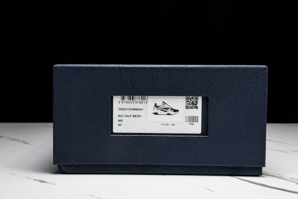 D1or B22 'Silver Black' - Image 29