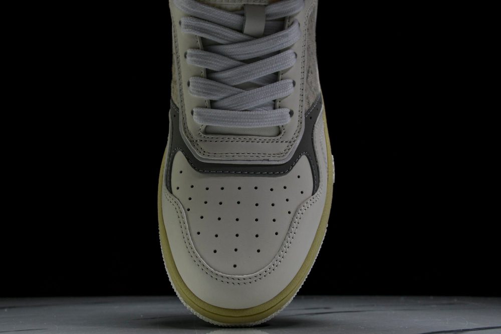 D1or B27 Low Oblique 'White Cream' - Image 8