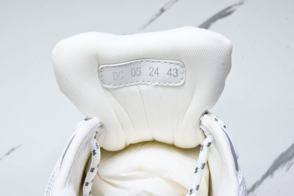 D1or B44 Blade Sneaker 'White' - Image 8