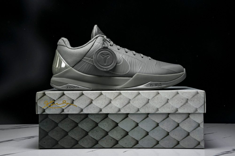 Kobe 5 'Fade to Black' - Image 21