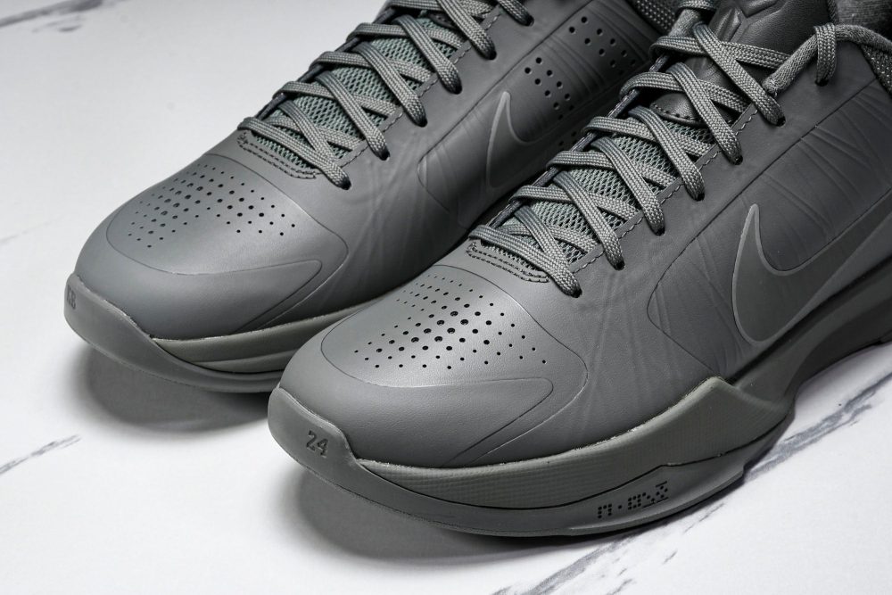 Kobe 5 'Fade to Black' - Image 18