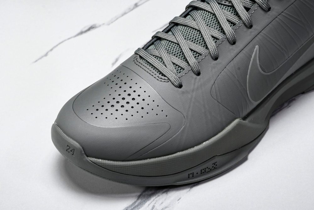 Kobe 5 'Fade to Black' - Image 11