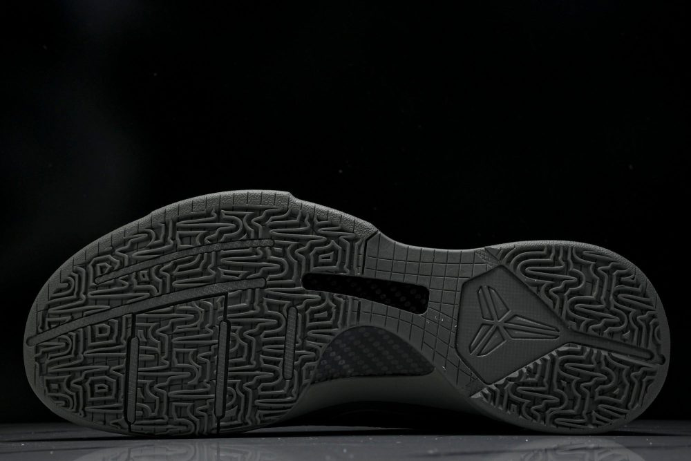 Kobe 5 'Fade to Black' - Image 5