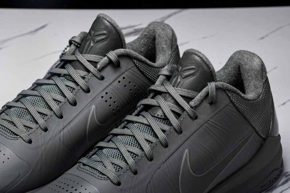 Kobe 5 'Fade to Black' - Image 17