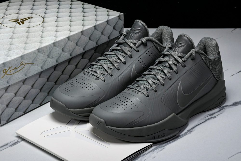 Kobe 5 'Fade to Black' - Image 19