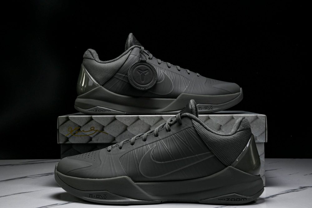 Kobe 5 'Fade to Black' - Image 29