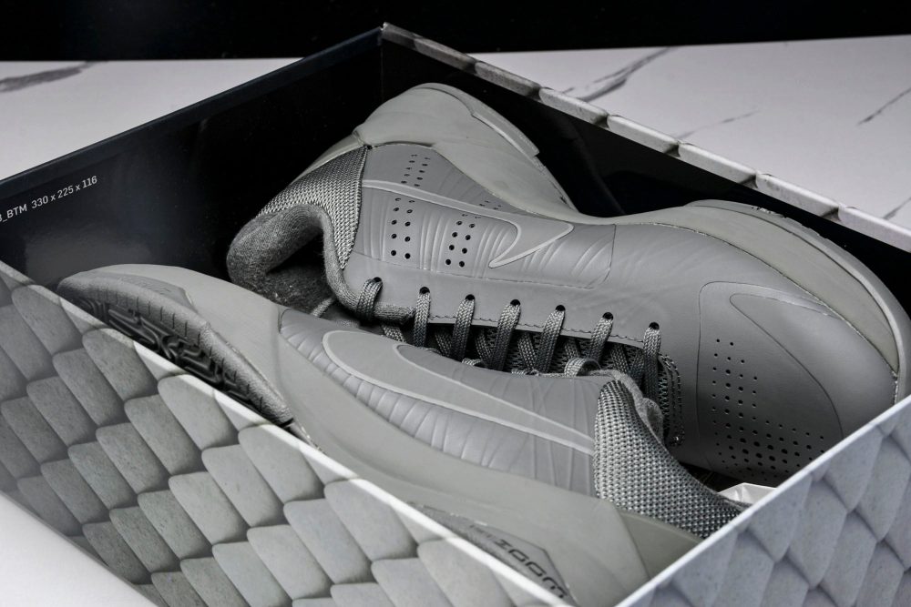 Kobe 5 'Fade to Black' - Image 30