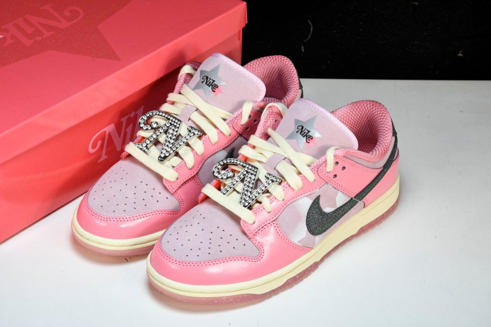 SB Dnk Low LX 'Barbie' - Image 21