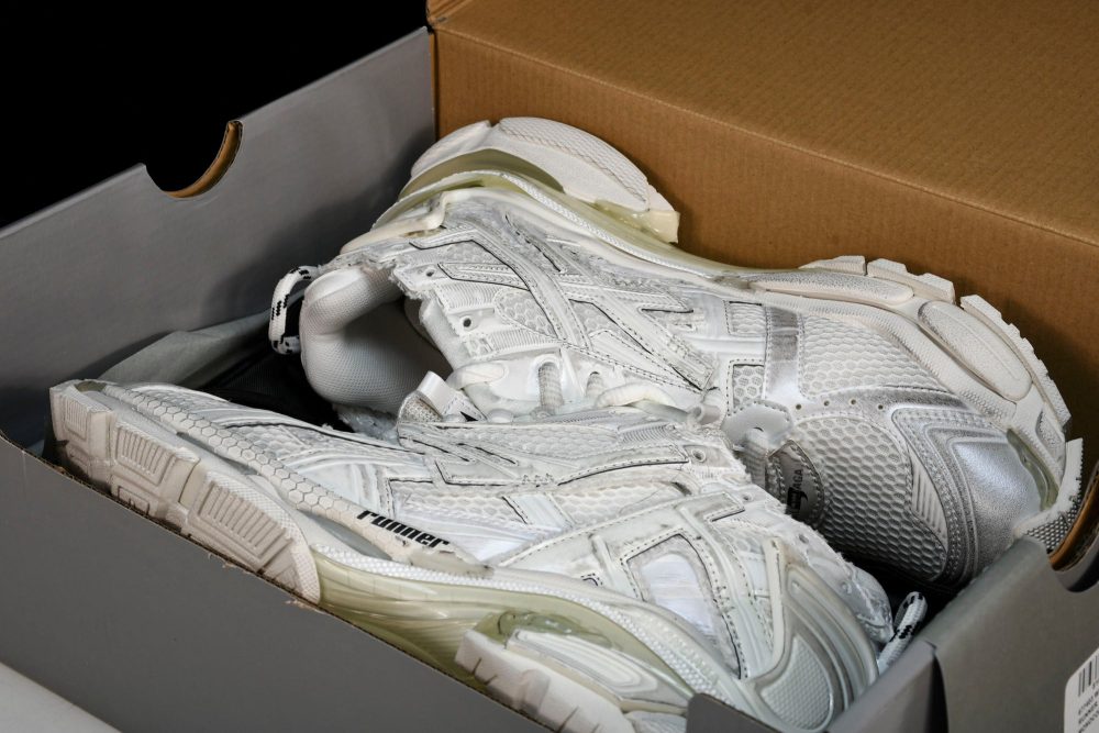 Runner 'White' - Image 23
