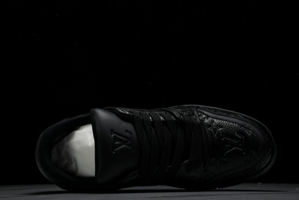 Louis Vuittоп Trainer Low 'Black Embossed Signature' - Image 4