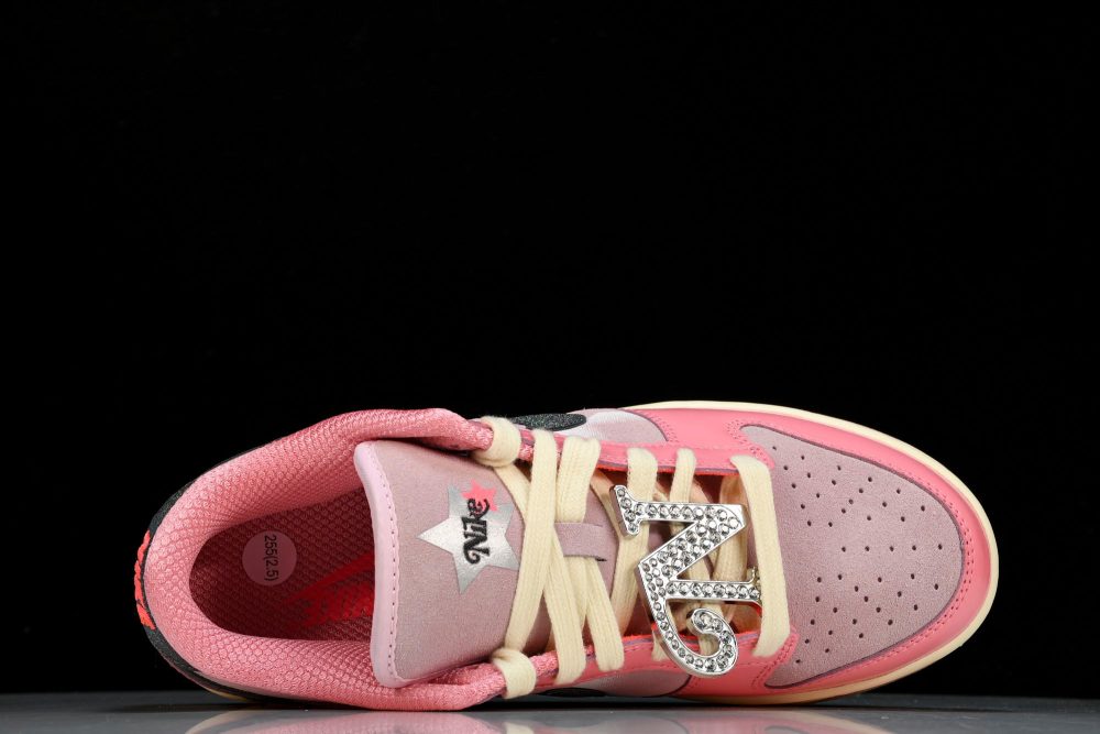 SB Dnk Low LX 'Barbie' - Image 4