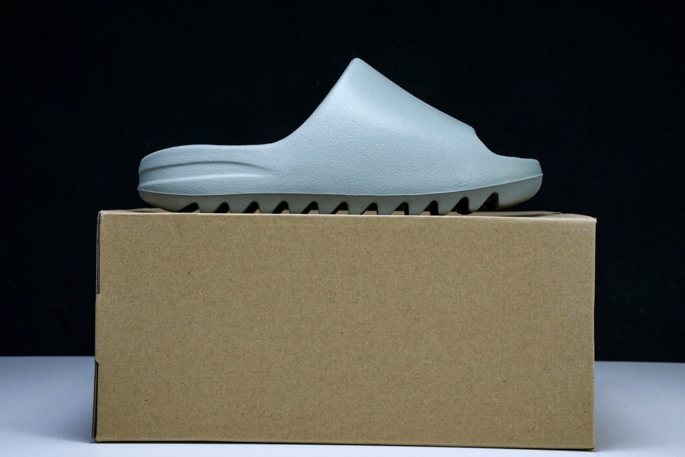 Yzy Slide 'Salt' - Image 16