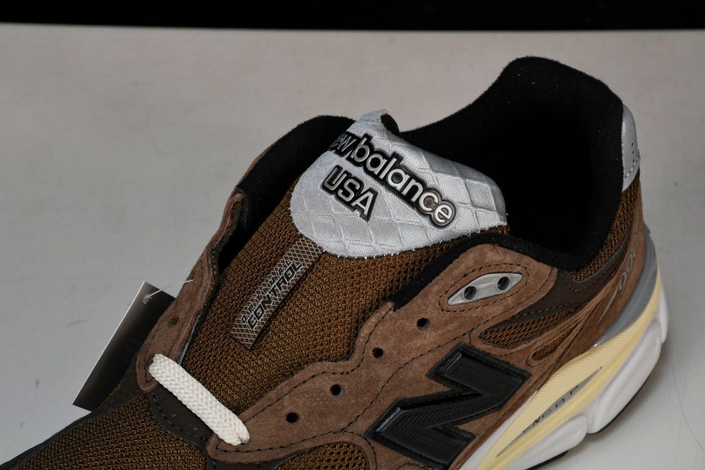 NB 990v3 x JJJJound 'Montréal' - Image 10
