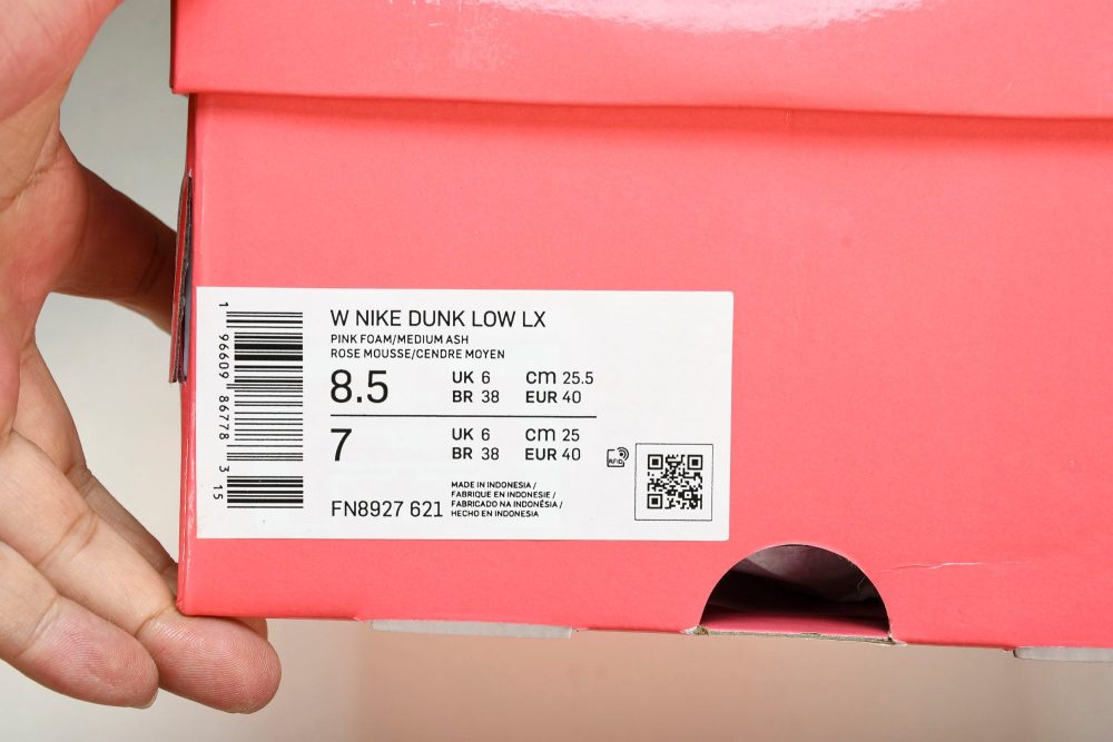 SB Dnk Low LX 'Barbie' - Image 30