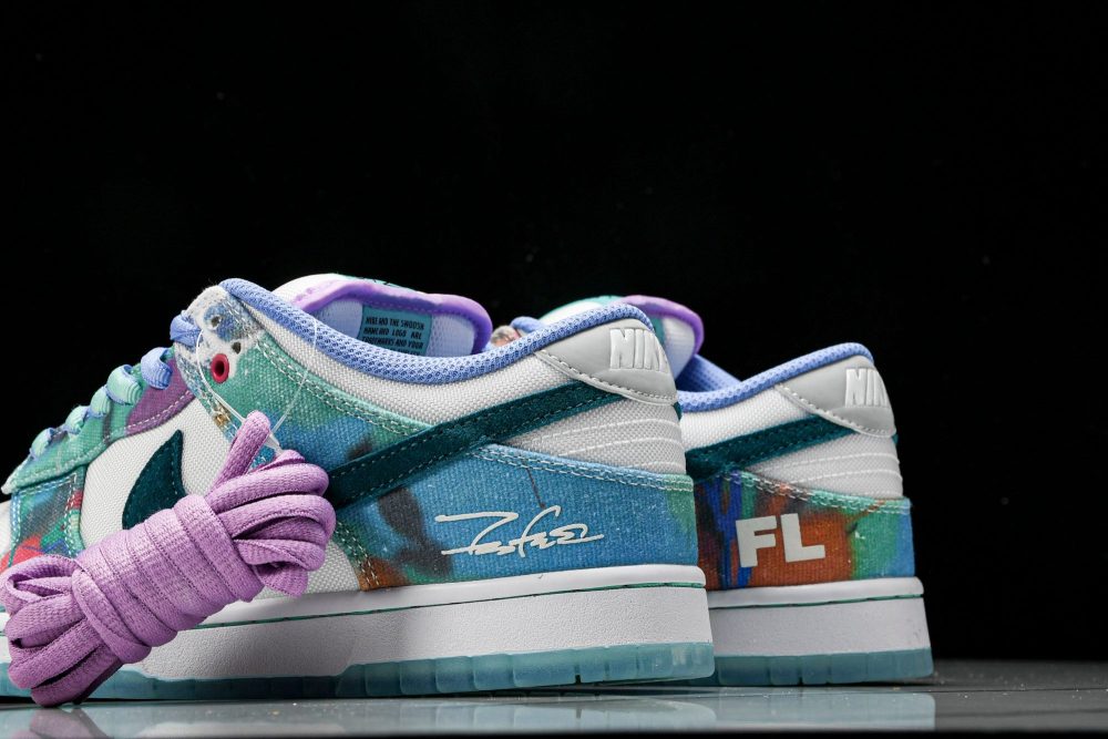 SB Dnk Low x Futura Laboratories 'Bleached Aqua' - Image 8