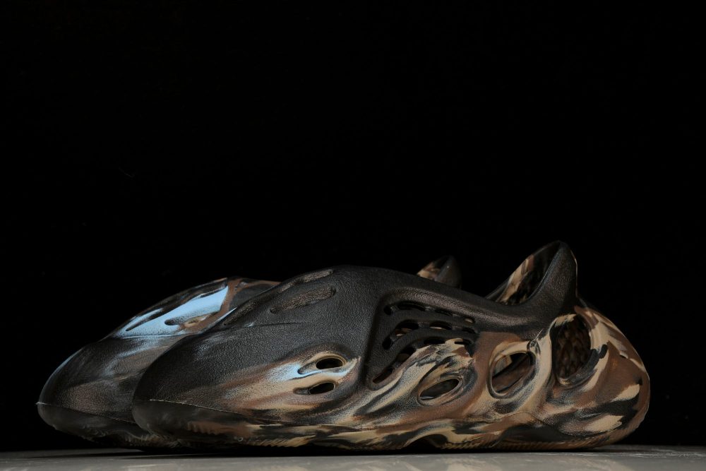 Yzy Foam RNNR 'MX Cinder' - Image 2