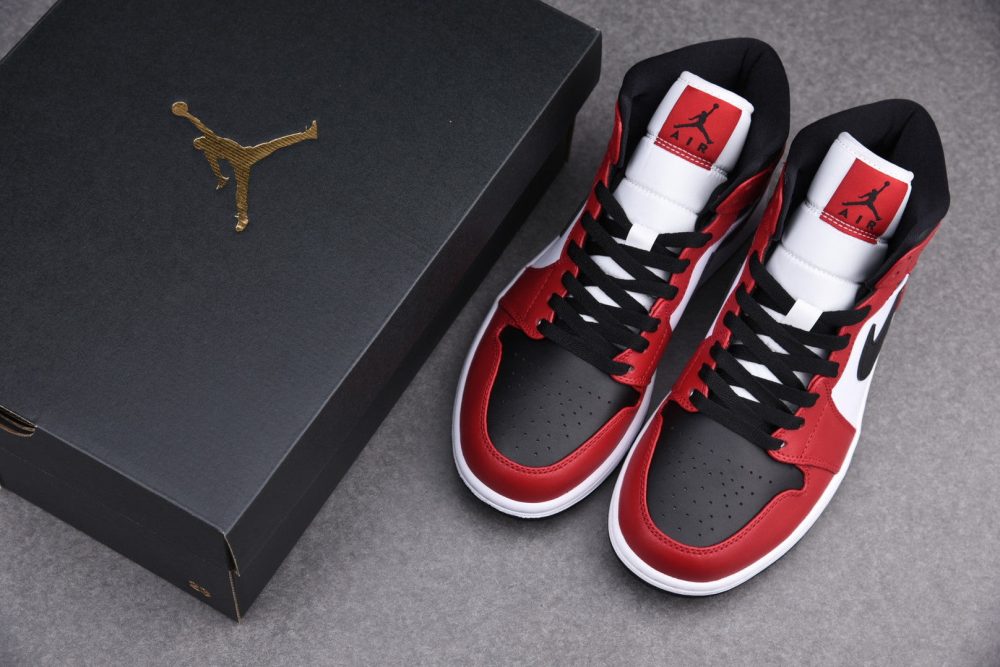 AJ1 Mid ‘Chicago Black Toe’ - Image 10