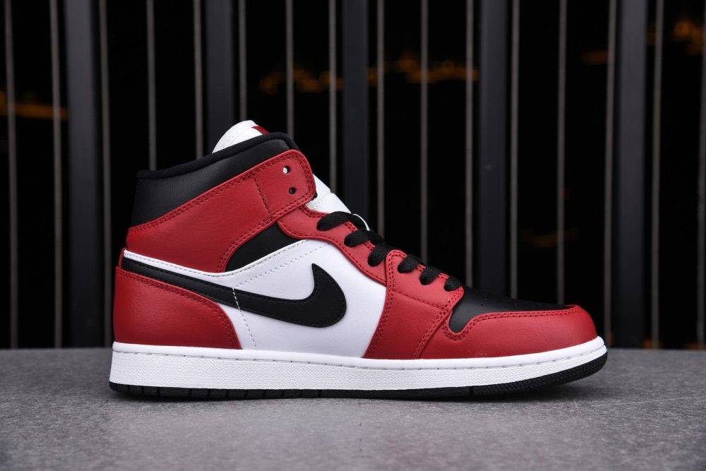 AJ1 Mid ‘Chicago Black Toe’ - Image 2