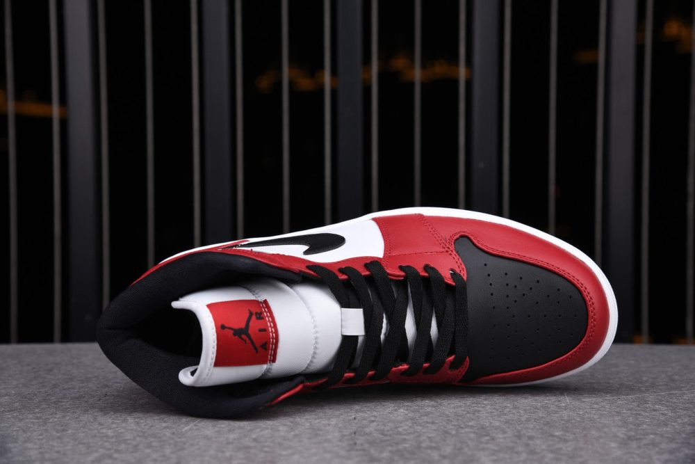 AJ1 Mid ‘Chicago Black Toe’ - Image 3