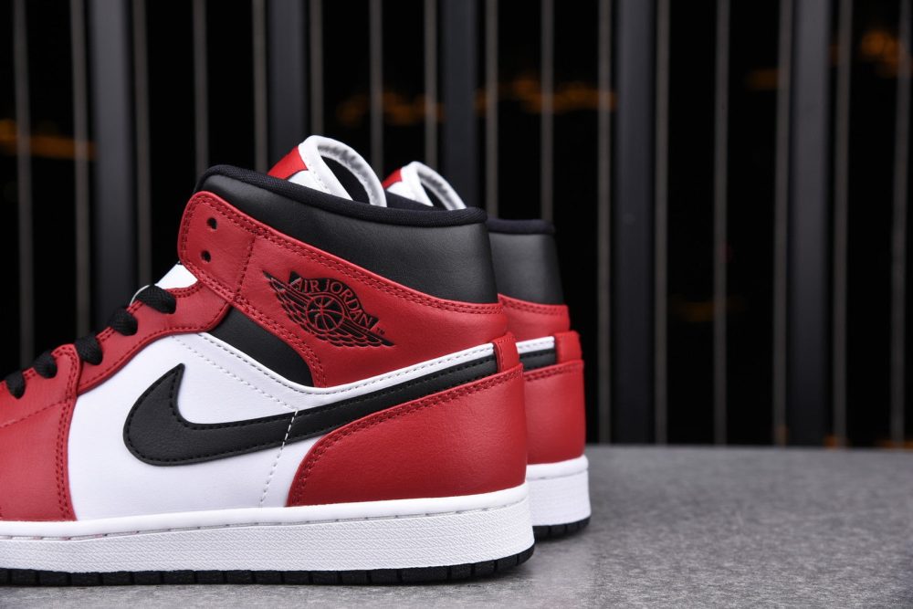 AJ1 Mid ‘Chicago Black Toe’ - Image 5