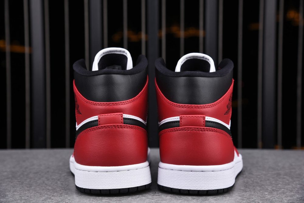 AJ1 Mid ‘Chicago Black Toe’ - Image 6