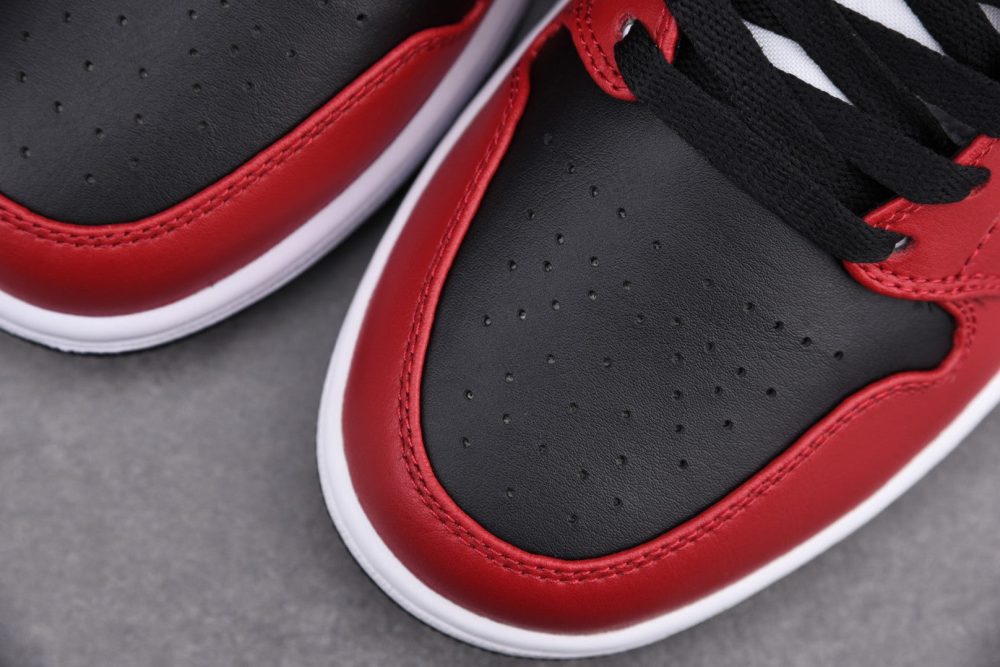 AJ1 Mid ‘Chicago Black Toe’ - Image 7